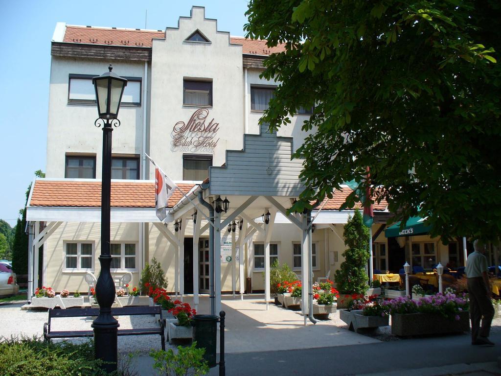 Siesta Club Apartman Harkany Harkány Exterior foto