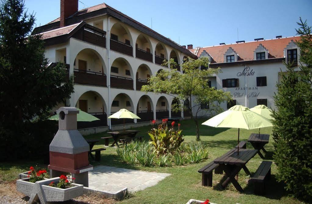 Siesta Club Apartman Harkany Harkány Exterior foto